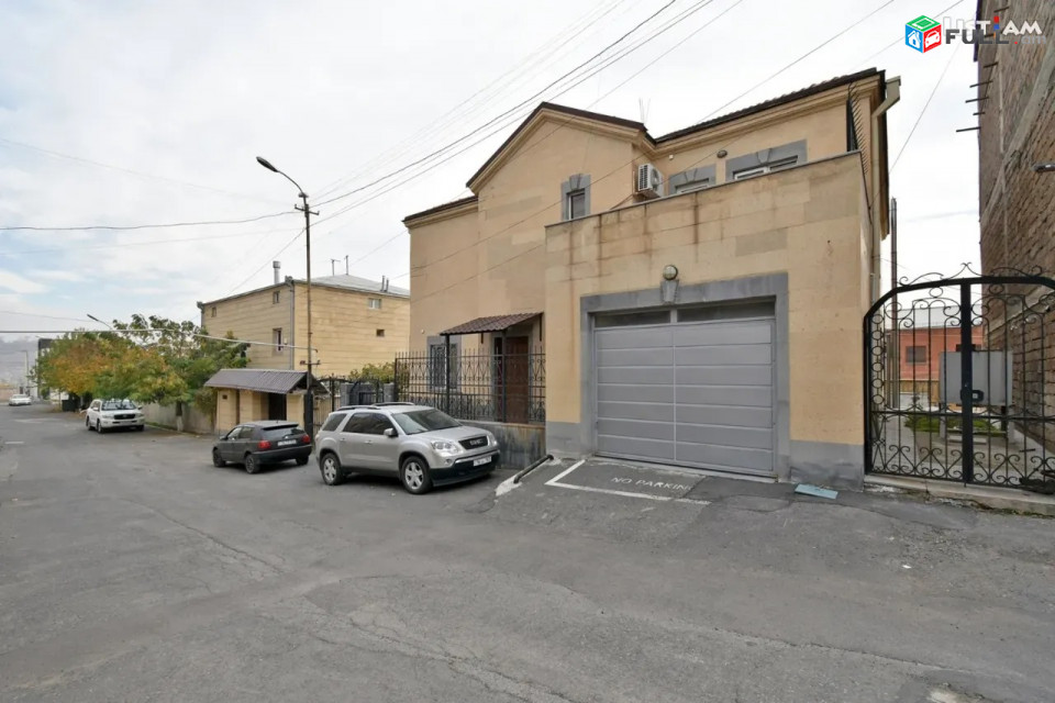 Կոդ 0055449  Երեք հարկանի քարե տուն, Նոյ թաղամասում Աջափնյակում, 400 ք.մ.