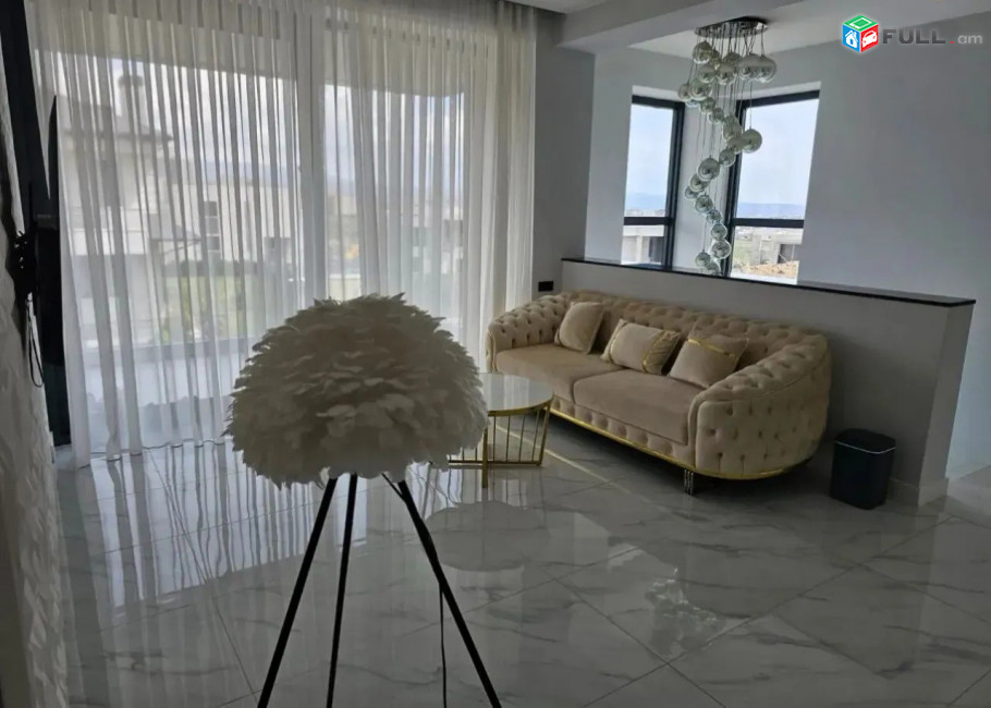 Կոդ 0055537  Երեք հարկանի տուն, Վահագնի Թաղամաս Աջափնյակում, 1400 ք.մ.