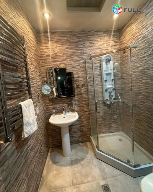 Կոդ KM8129  Աղայան փողոց 3 սեն. բնակարան