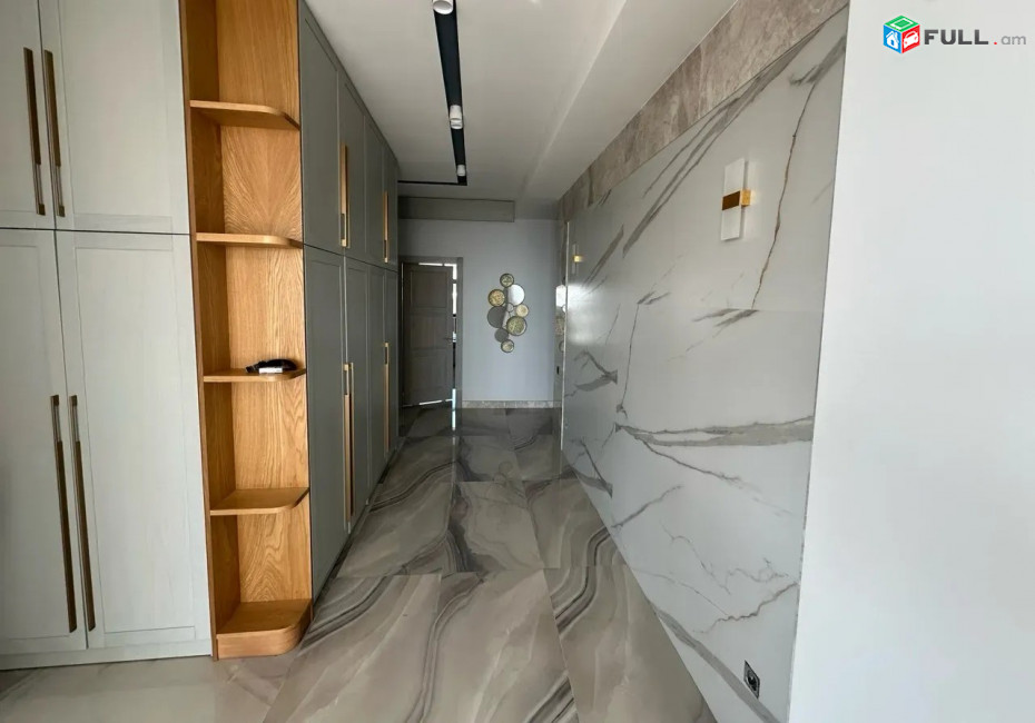 Կոդ KM81202  Վերին Անտառային փողոց  3 սեն. բնակարան