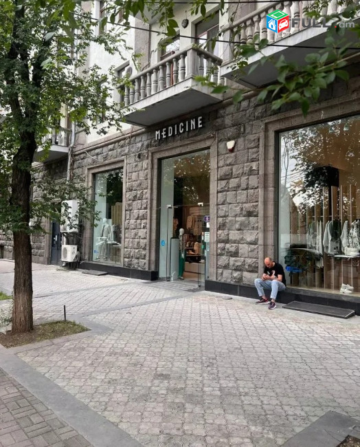 Կոդ KM81217  Առևտրային տարածք Ավետիք Իսահակյան փողոցում կենտրոնում, 338 քմ