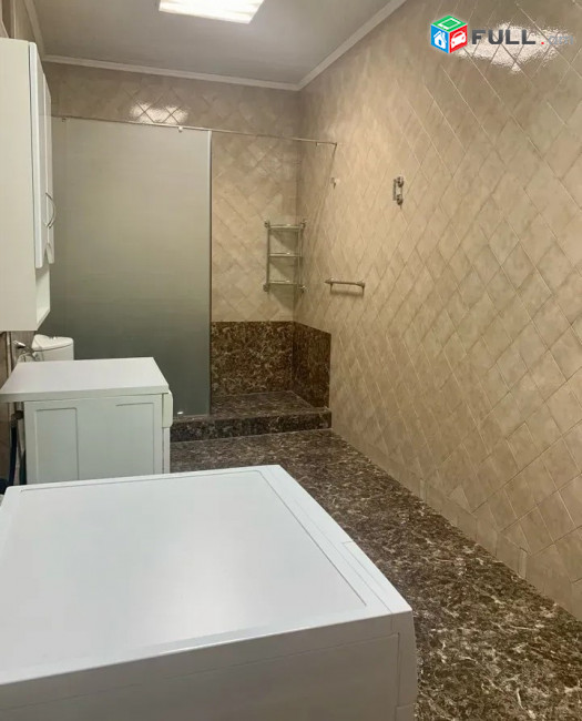 Կոդ KM81222  Երեք հարկանի քարե տուն, Եղիշե Չարենց փողոցի 2-րդ նրբանցք կենտրոնում, 250 քմ, 2 սանհանգույց