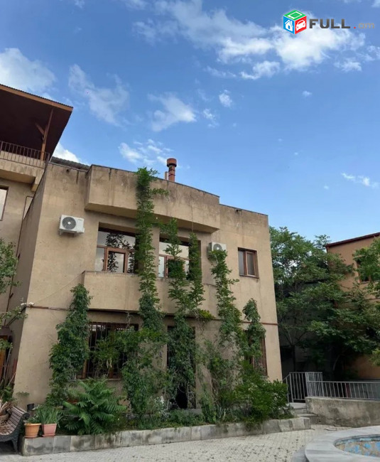 Կոդ KM81229  Երեք հարկանի քարե տուն Արաբկիրում՝ Այգեձոր փողոց, 240 քմ, 3+ սանհանգույց, եվրովերանորոգված