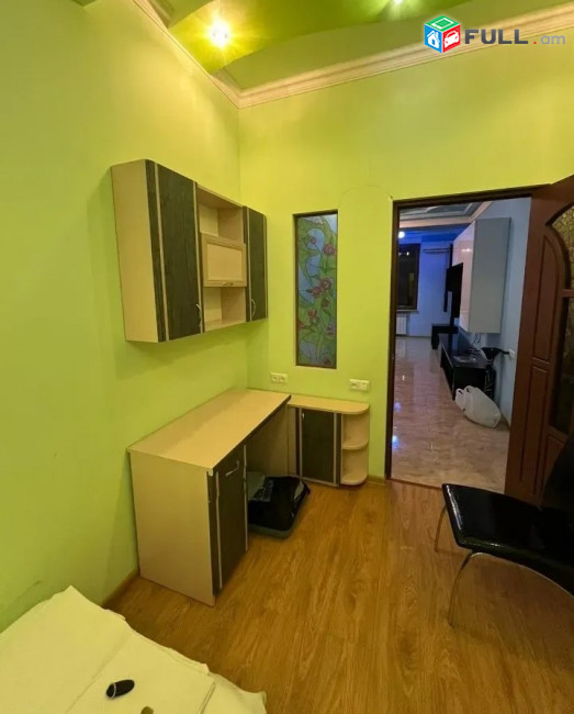 Կոդ KM81254  Վերին Անտառային փողոց   3 սեն. բնակարան