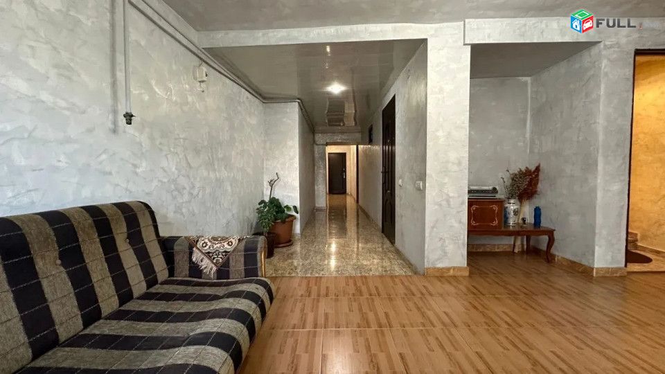 Կոդ KM81302  Երկու հարկանի քարե տուն Լորիս-Մելիքովի փողոցում Էրեբունիում, 205 քմ, 2 սանհանգույց