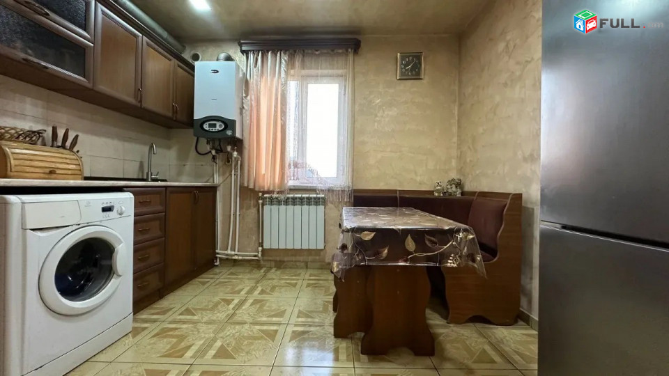 Կոդ KM81302  Երկու հարկանի քարե տուն Լորիս-Մելիքովի փողոցում Էրեբունիում, 205 քմ, 2 սանհանգույց