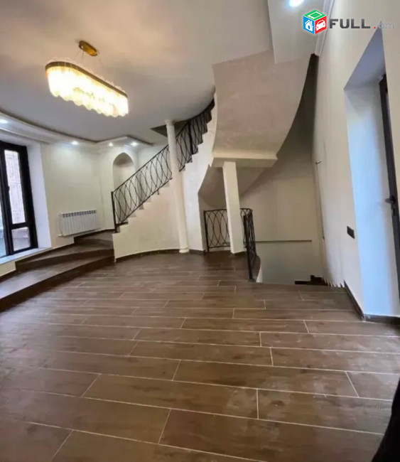 Կոդ KM81335  Երեք հարկանի տուն Արաբկիրի 17-րդ փողոցում Արաբկիրում, 360 քմ, 3+ սանհանգույց, կապիտալ վերանորոգված