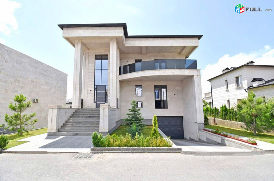 Կոդ KM81447  Երեք հարկանի քարե տուն, Վահագնի թաղամաս, 450 քմ, 3+ սանհանգույց, դիզայներական ոճով վերանորոգված