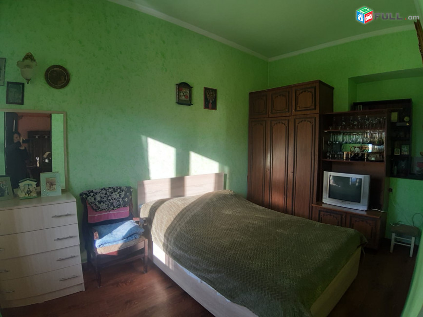 Վաճառվում է 4 սենյականոց Տուն, Փարաքարում 