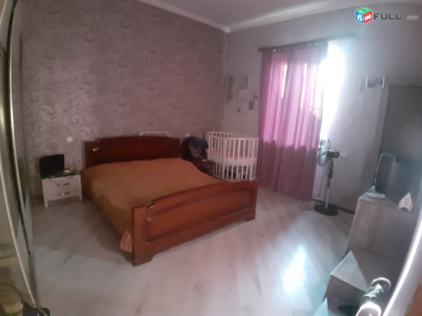 Վաճառվում է 4 սենյականոց Տուն, Փարաքարում 