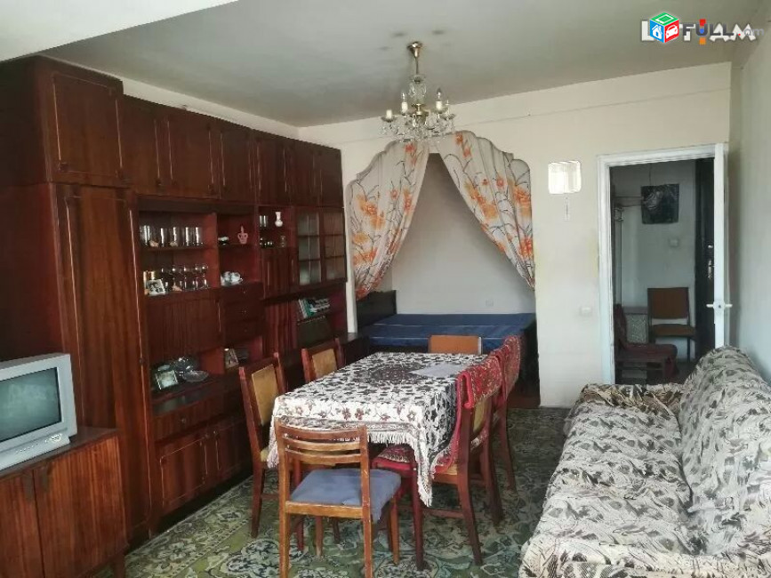 Զեյթուն Դրոի փողոց 1 սենյակ, քարե շենք 46քմ, 5/4հարկ, Շատրվաների Այգու մոտ