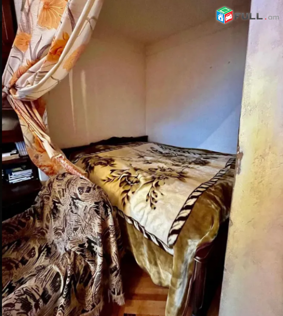 Զեյթուն Դրոի փողոց 1 սենյակ, քարե շենք 46քմ, 5/4հարկ, Շատրվաների Այգու մոտ