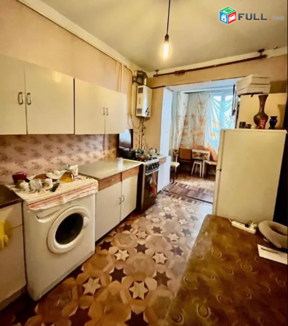 Զեյթուն Դրոի փողոց 1 սենյակ, քարե շենք 46քմ, 5/4հարկ, Շատրվաների Այգու մոտ