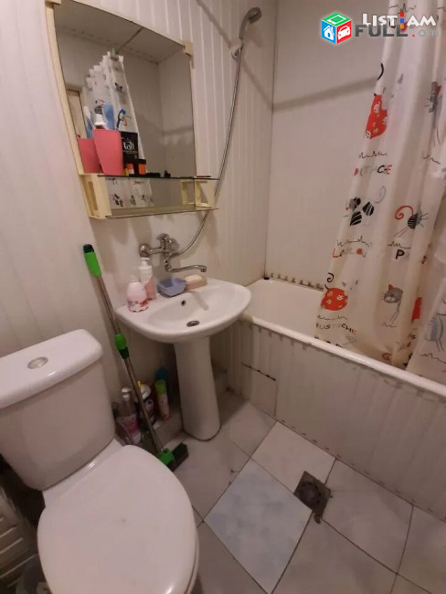 Զեյթուն Դրոի փողոց 1 սենյակ, քարե շենք 46քմ, 5/4հարկ, Շատրվաների Այգու մոտ