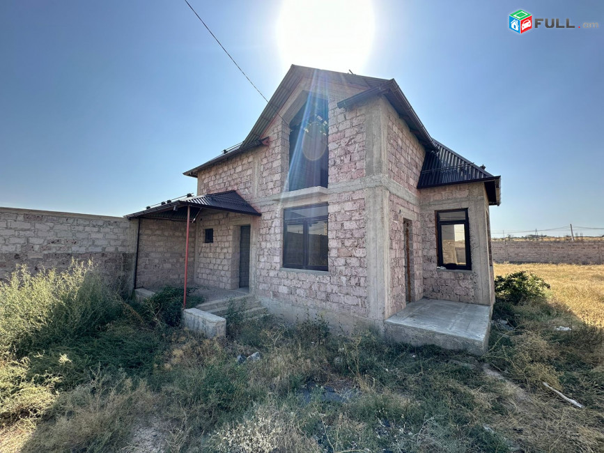 Զովունի Նորակառույց Առանձնատուն, Զորամասի հարևանությամբ, 2–հարկ, զրոյական վիճակ, պարիսպապատ, ջուր, գազ, լույս անցկացված, ամառային խոհանոց, Հողատարացքի մակերեսը 1200քմ., տան մակերեսը 230քմ.,