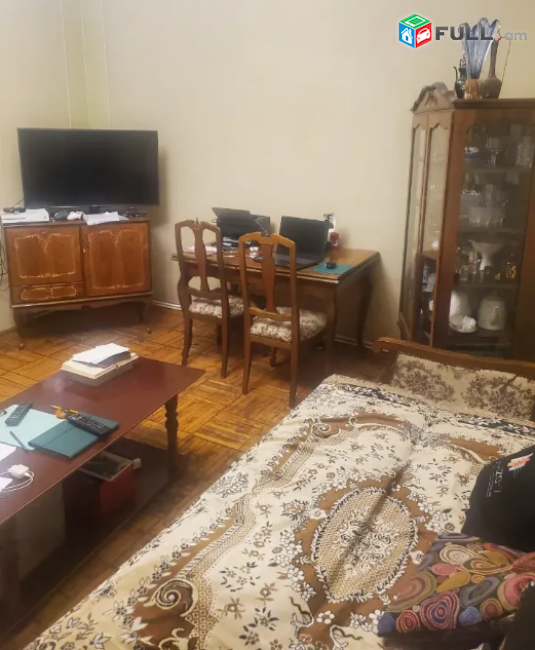 Վաճառվում է բնակարան Կենտրոն վարչական շրջանում,  Թամանյան փողոց Կասկադ Ստալինյան նախագիծ բետոնե ծածկեր, 2սենյակ, 70քմ, 5/2հարկ,