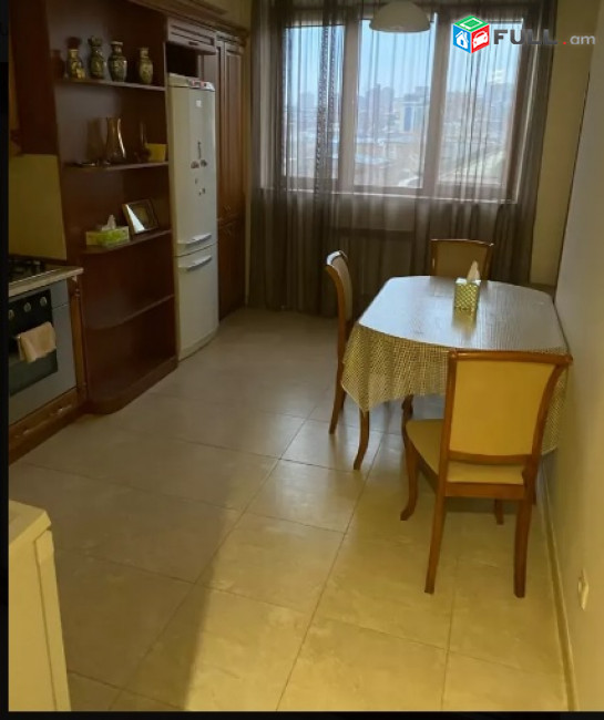 3 սենյականոց բնակարան փոքր կենտրոնում