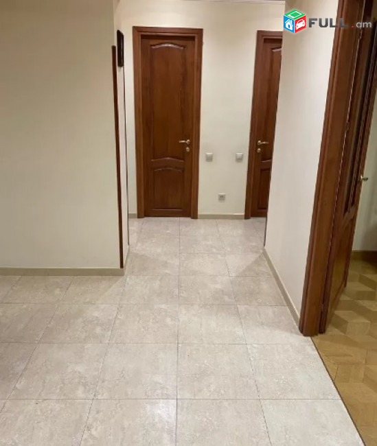 3 սենյականոց բնակարան փոքր կենտրոնում