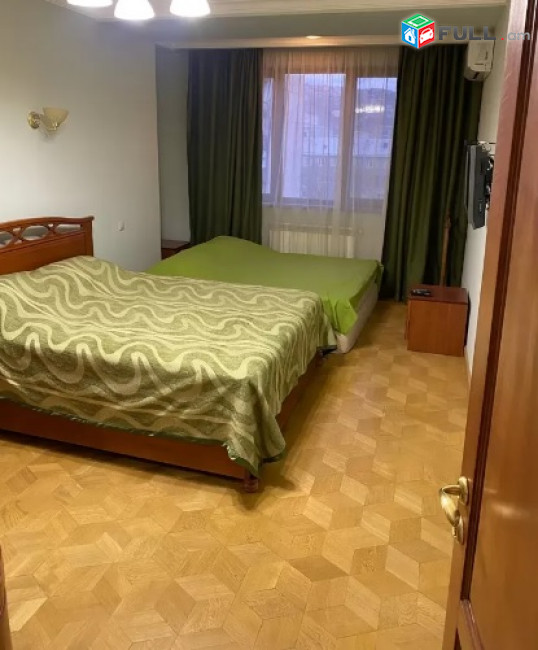 3 սենյականոց բնակարան փոքր կենտրոնում