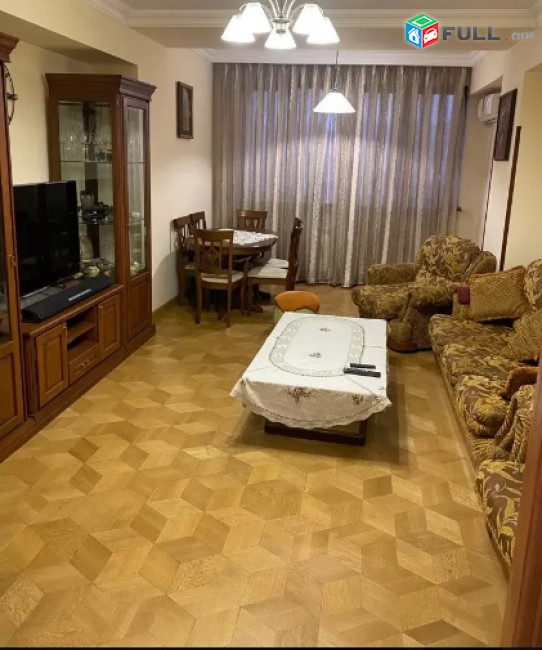 3 սենյականոց բնակարան փոքր կենտրոնում