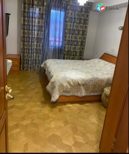 3 սենյականոց բնակարան փոքր կենտրոնում