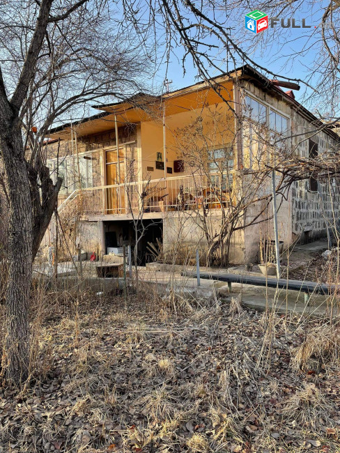 Երկու հարկանի քարե տուն Առինջեցու փողոցում