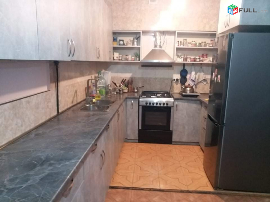 Վաճառվում է 3 սենյականոց բնակարան