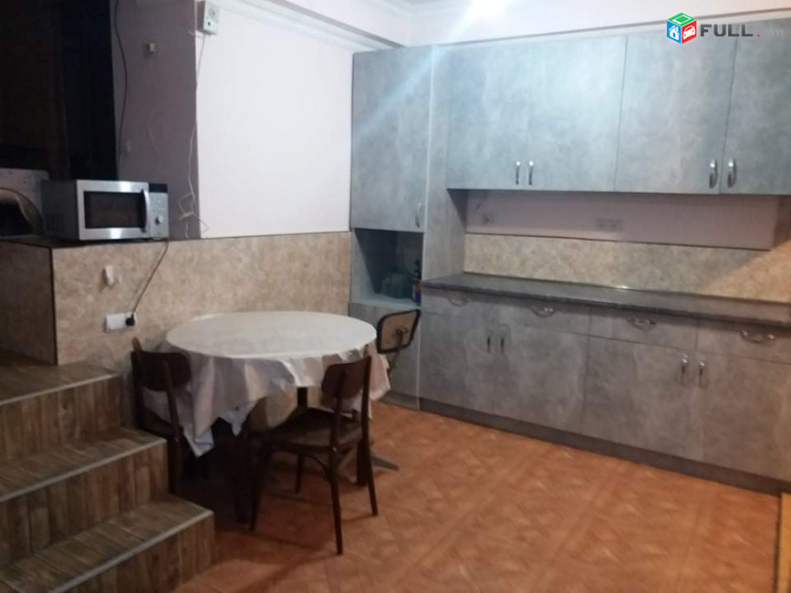 Վաճառվում է 3 սենյականոց բնակարան