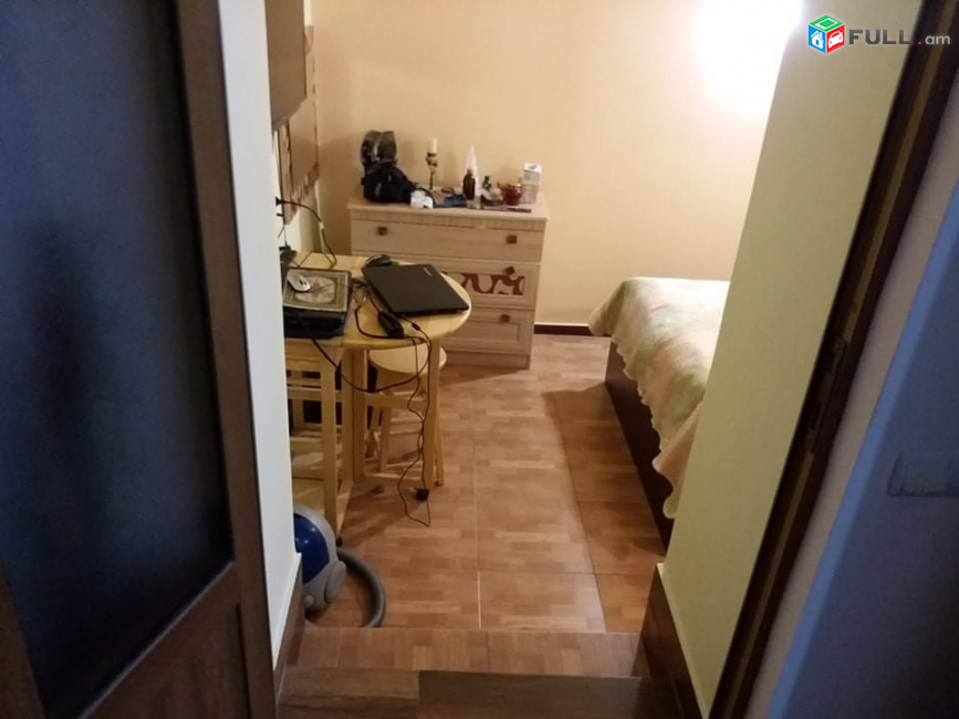 Վաճառվում է 3 սենյականոց բնակարան
