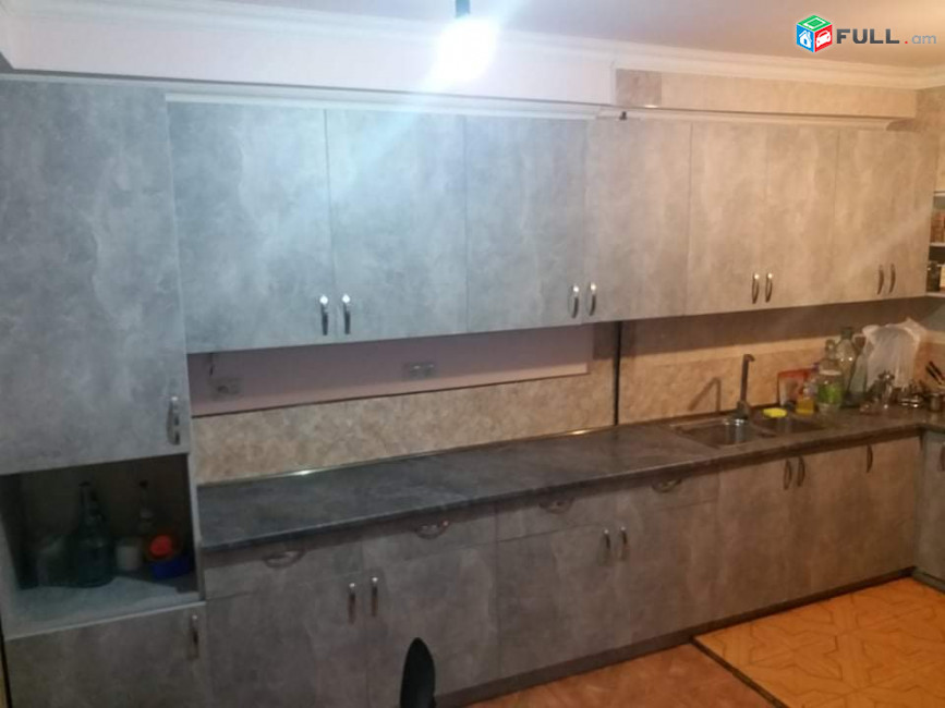Վաճառվում է 3 սենյականոց բնակարան