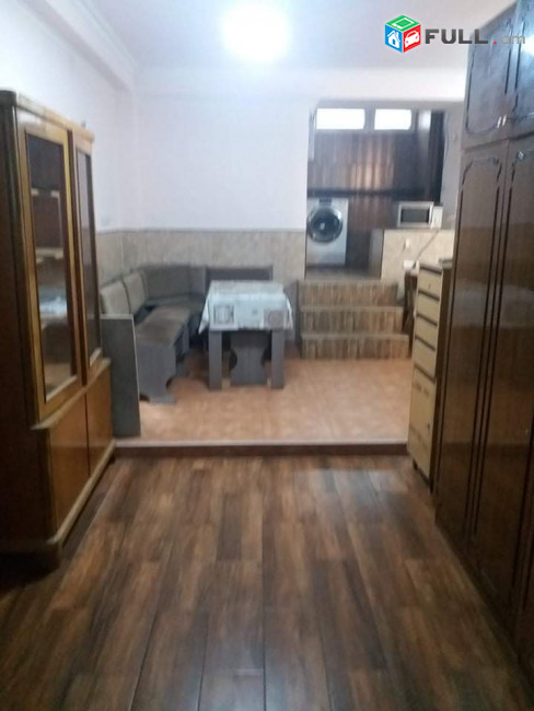 Վաճառվում է 3 սենյականոց բնակարան