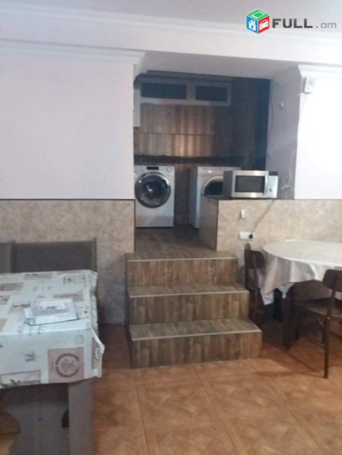 Վաճառվում է 3 սենյականոց բնակարան