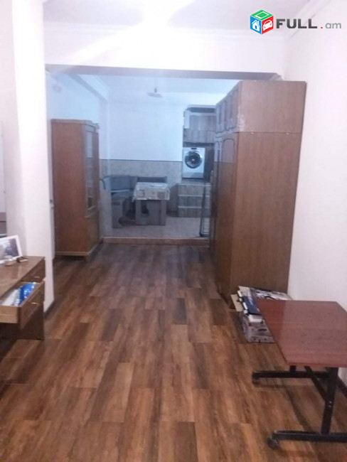 Վաճառվում է 3 սենյականոց բնակարան