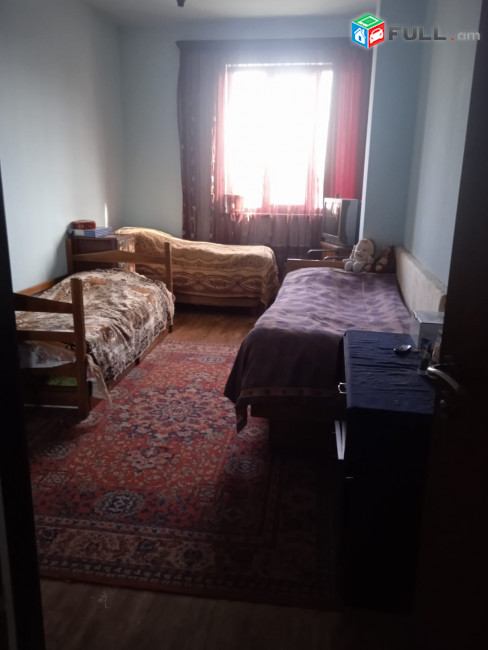 Նորակառույց երկհարկանի շենքի 2-րդ հարկում