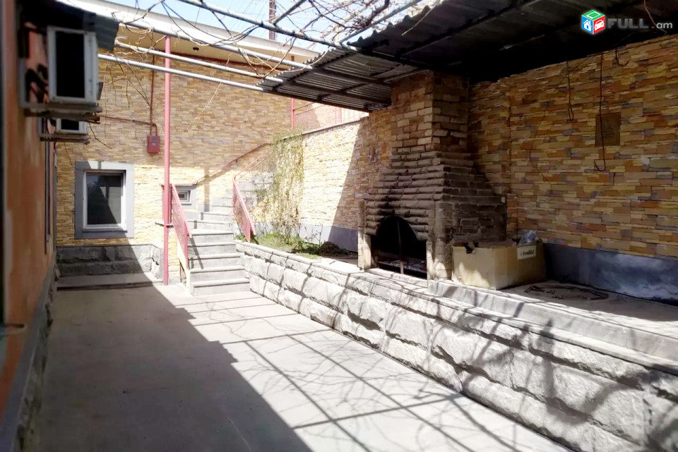 Լողավազանով Առանձնատուն 