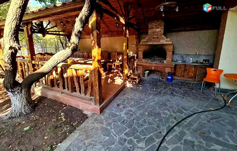 Վարձով Առանձնատուն Լողավազանով 
