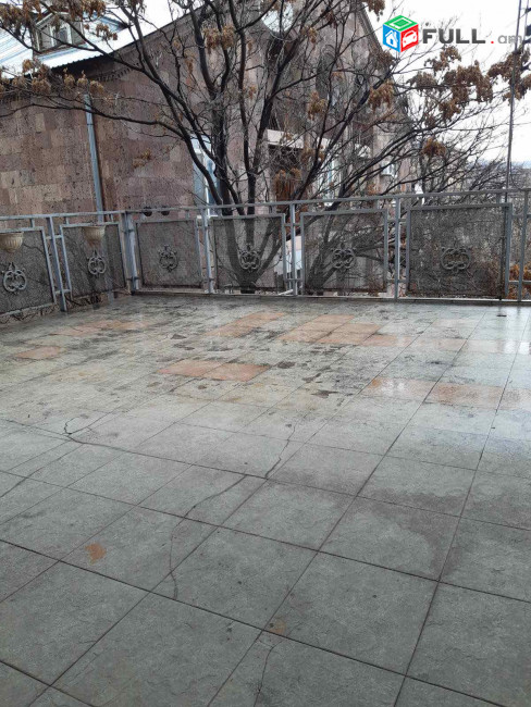 AV0016 Վարձով է տրվում 4 սենյականոց բնակարան Մարշալ Բաղրամյան փողոցում