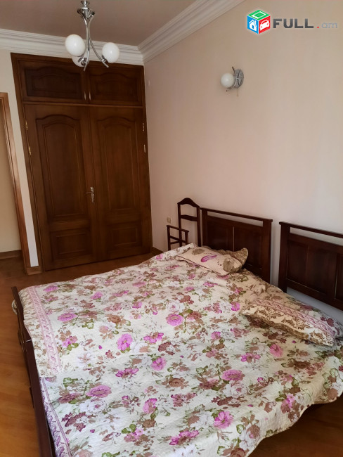 AV0025 Վարձով է տրվում 4 սենյականոց բնակարան Զաքյան փողոցում