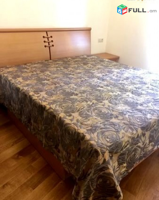 AV0027 Վարձով է տրվում 3 սենյականոց բնակարան Տերյան փողոցում