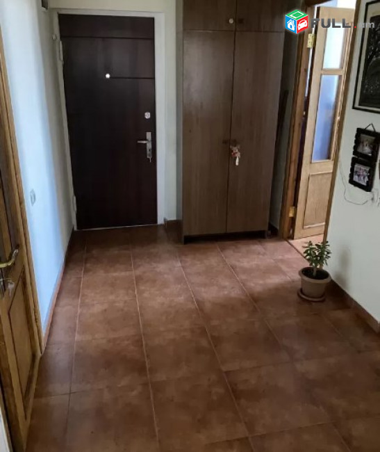 AV0038 Վարձով է տրվում 3 սենյականոց բնակարան Չեխովի փողոցում