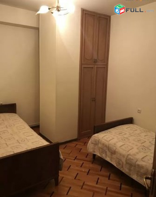 AV0052 Վարձով է տրվում 3 սենյականոց բնակարան Պուշկինի փողոցում