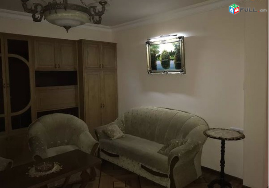 AV0052 Վարձով է տրվում 3 սենյականոց բնակարան Պուշկինի փողոցում