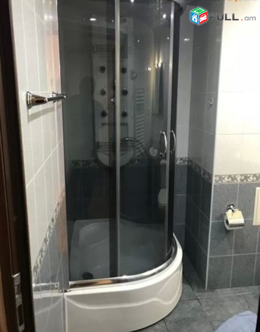 AV0052 Վարձով է տրվում 3 սենյականոց բնակարան Պուշկինի փողոցում