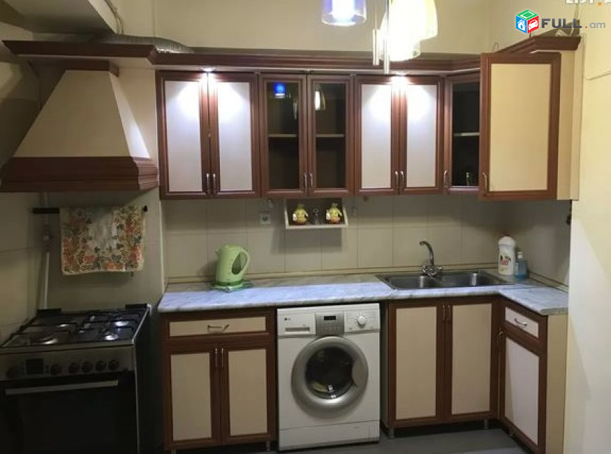 AV0052 Վարձով է տրվում 3 սենյականոց բնակարան Պուշկինի փողոցում
