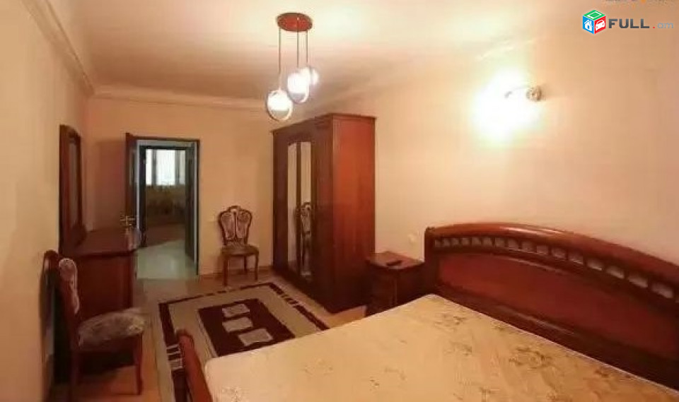 AV0065 Վարձով է տրվում 3 սենյականոց բնակարան Մոսկովյան փողոցում