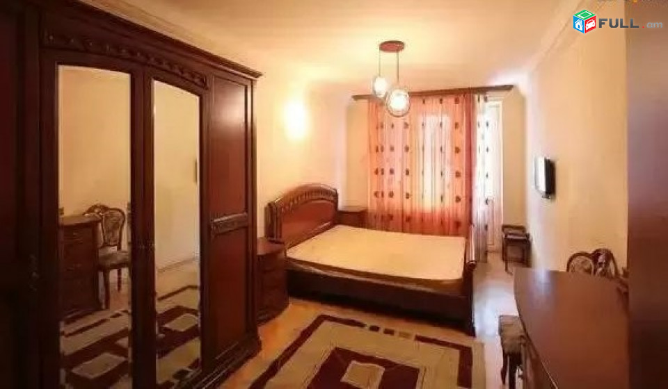 AV0065 Վարձով է տրվում 3 սենյականոց բնակարան Մոսկովյան փողոցում