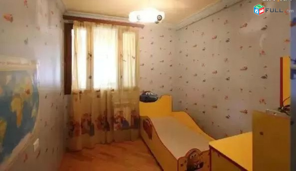 AV0065 Վարձով է տրվում 3 սենյականոց բնակարան Մոսկովյան փողոցում