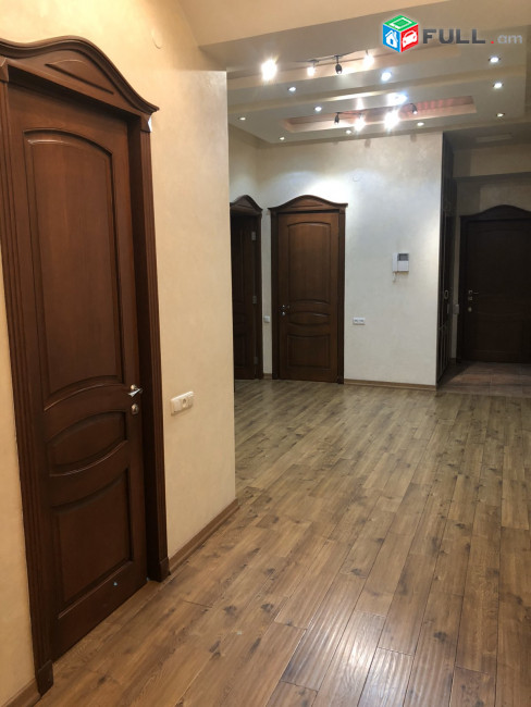 AV0074 Վարձով է տրվում 4 սենյականոց բնակարան Տերյան փողոցում
