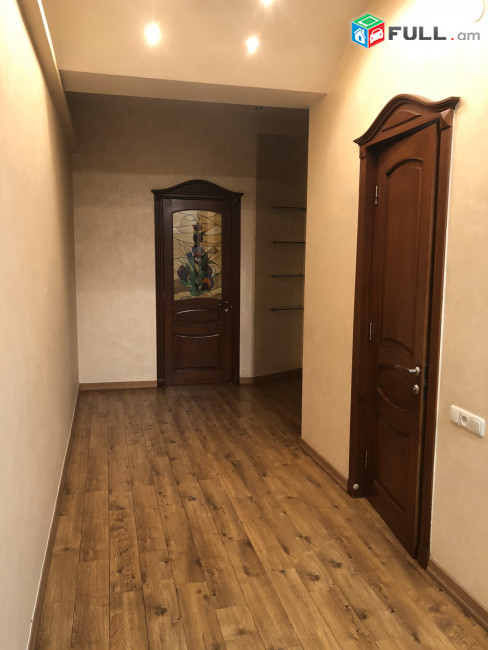 AV0074 Վարձով է տրվում 4 սենյականոց բնակարան Տերյան փողոցում