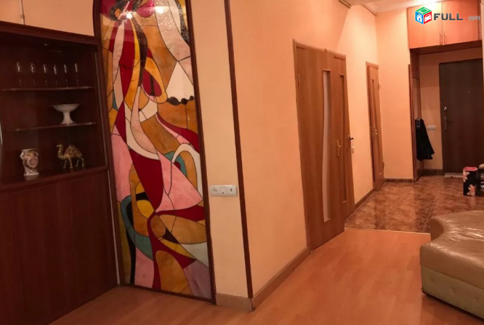 AV0085 Վարձով է տրվում 3 սենյականոց բնակարան Սարյան փողոցում